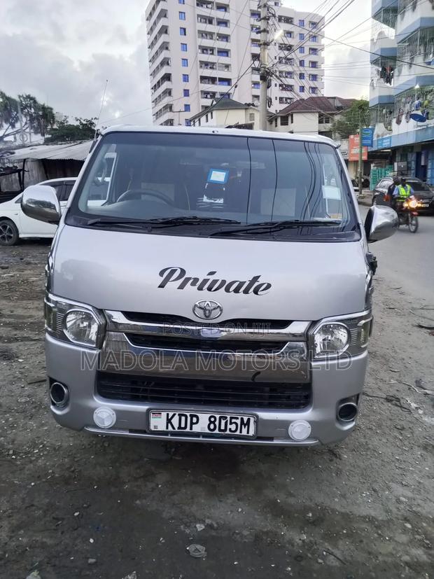 Toyota HiAce 2017 Silver