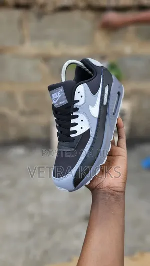 Airmax 90 Gore-Tex Dark Smoke Grey Colourway