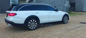 Mercedes-Benz E220 2017 Pearl