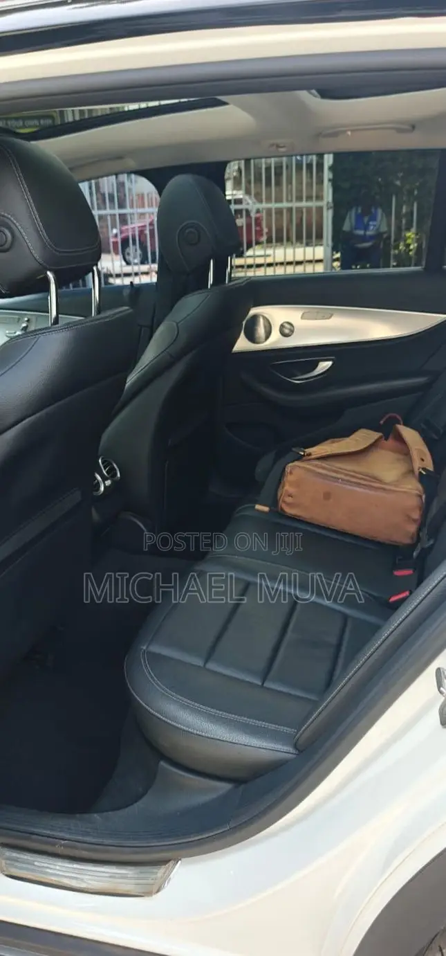 Mercedes-Benz E220 2017 Pearl