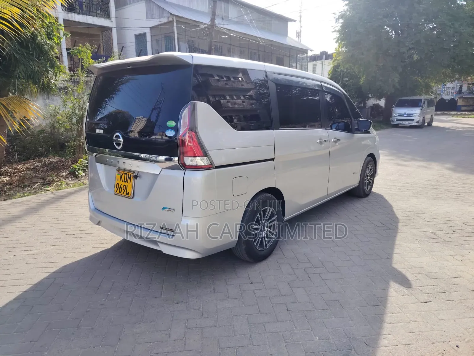 Nissan Serena 2016 Silver