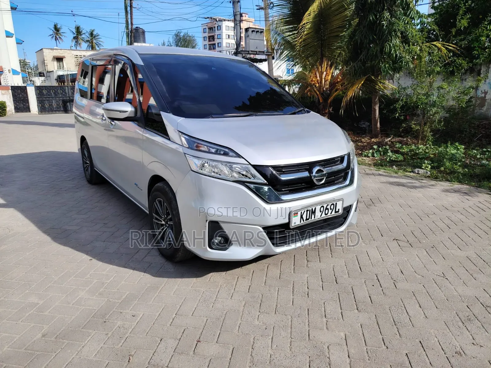Nissan Serena 2016 Silver