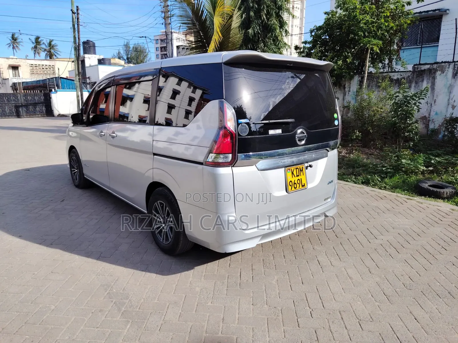 Nissan Serena 2016 Silver