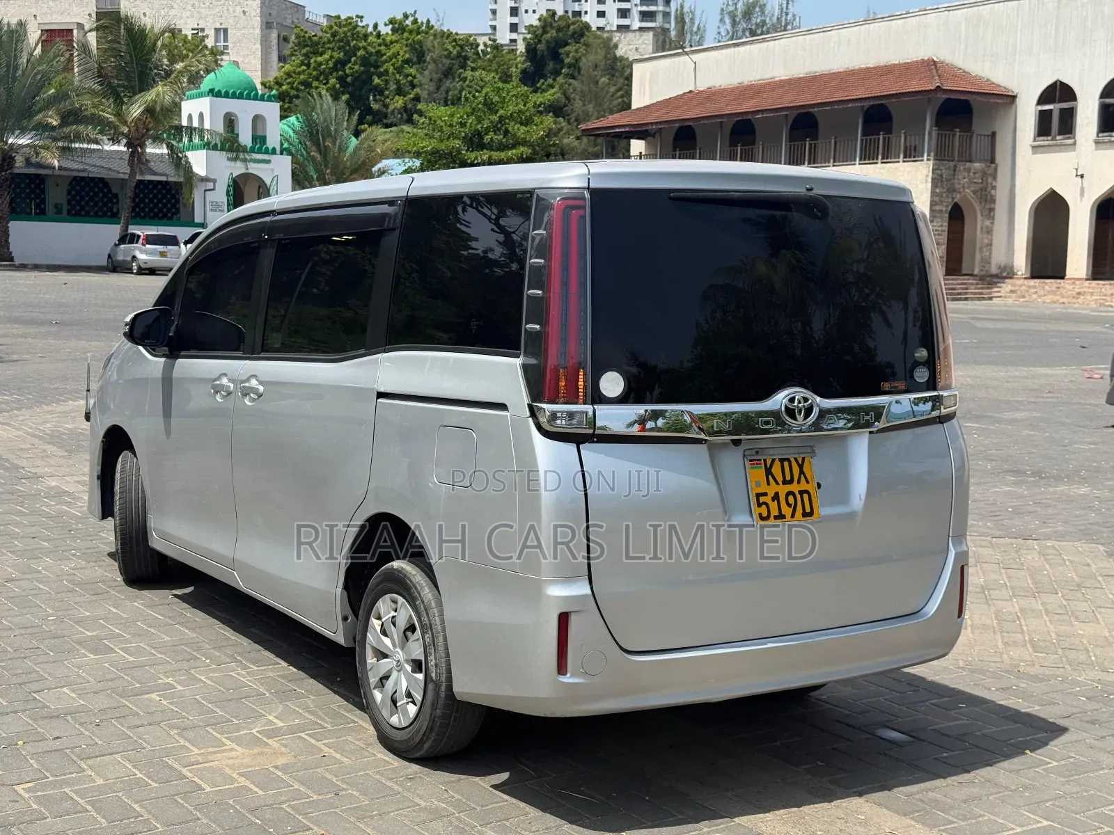 Toyota Noah 2018 Silver