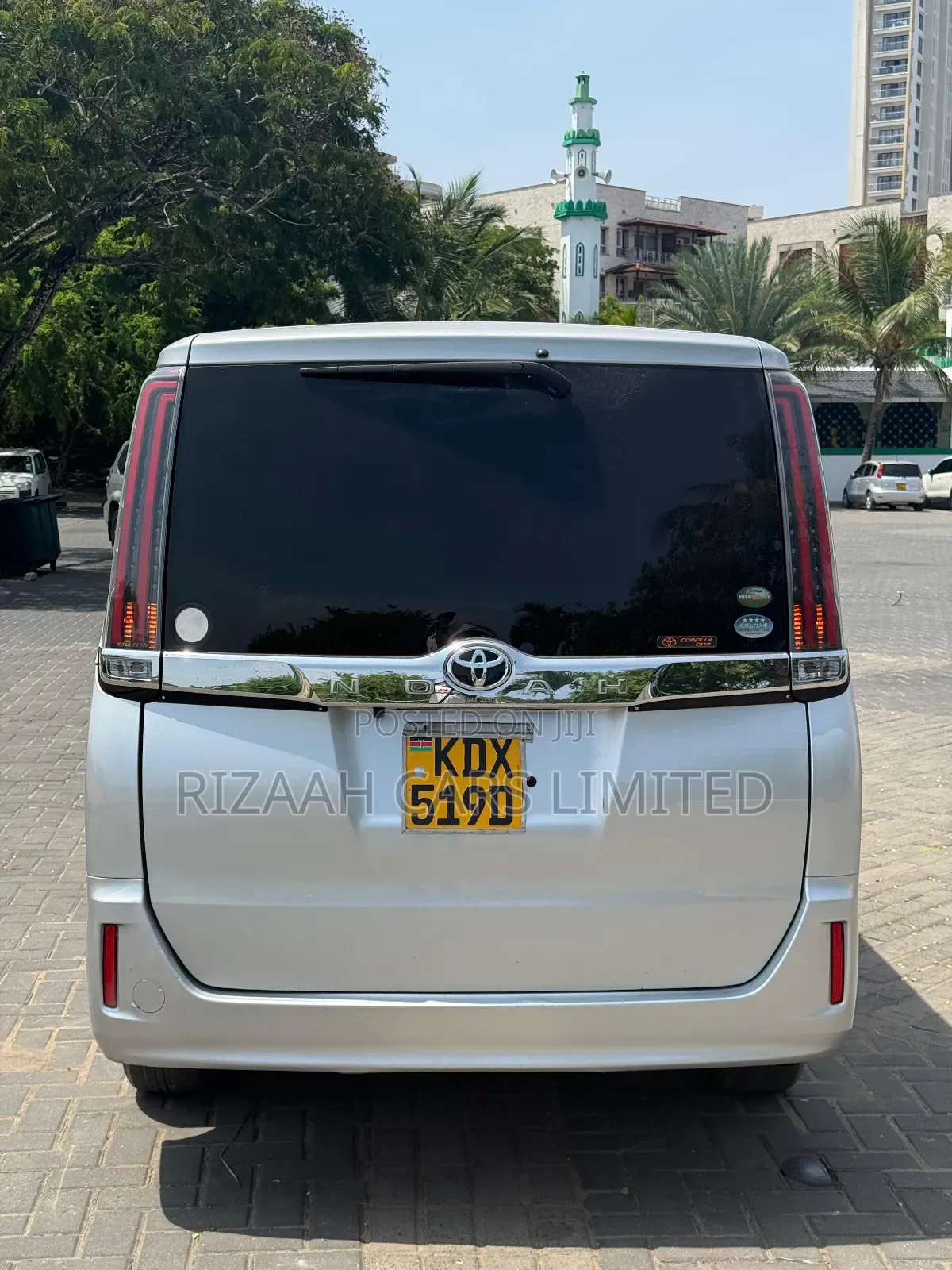 Toyota Noah 2018 Silver