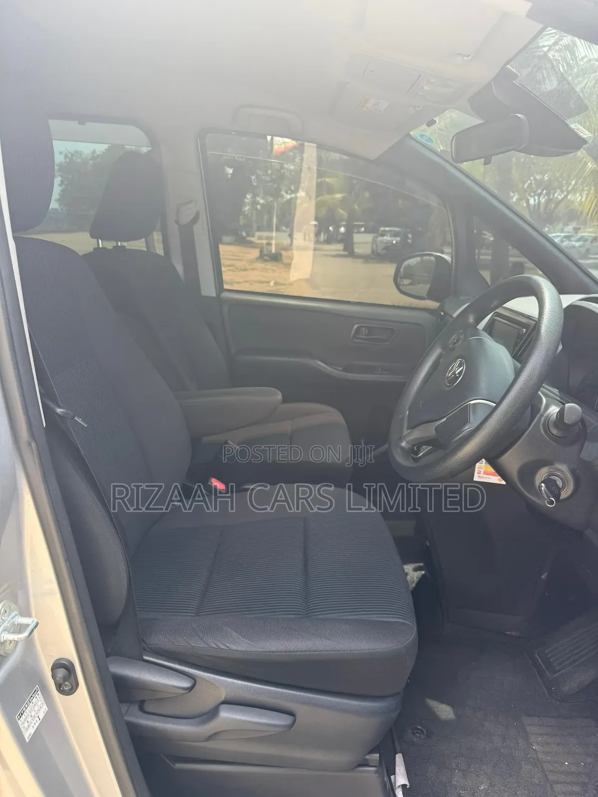 Toyota Noah 2018 Silver