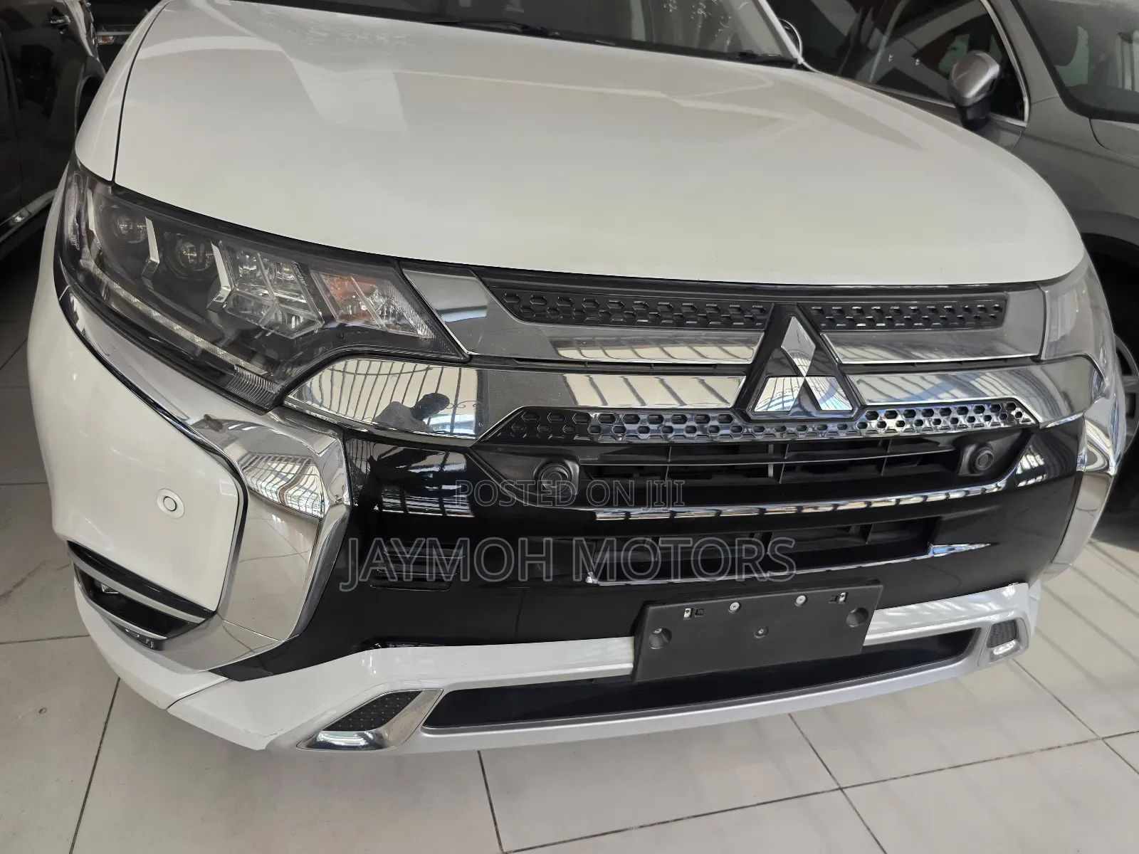 Mitsubishi Outlander 2019 White
