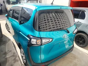 Toyota Sienta 2018 Green