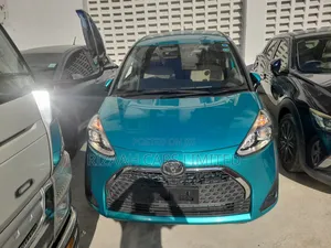 Toyota Sienta 2018 Green