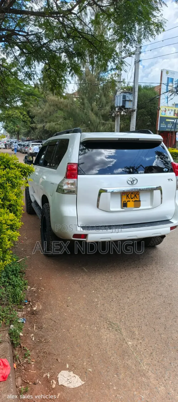 Toyota Land Cruiser Prado 2010 White