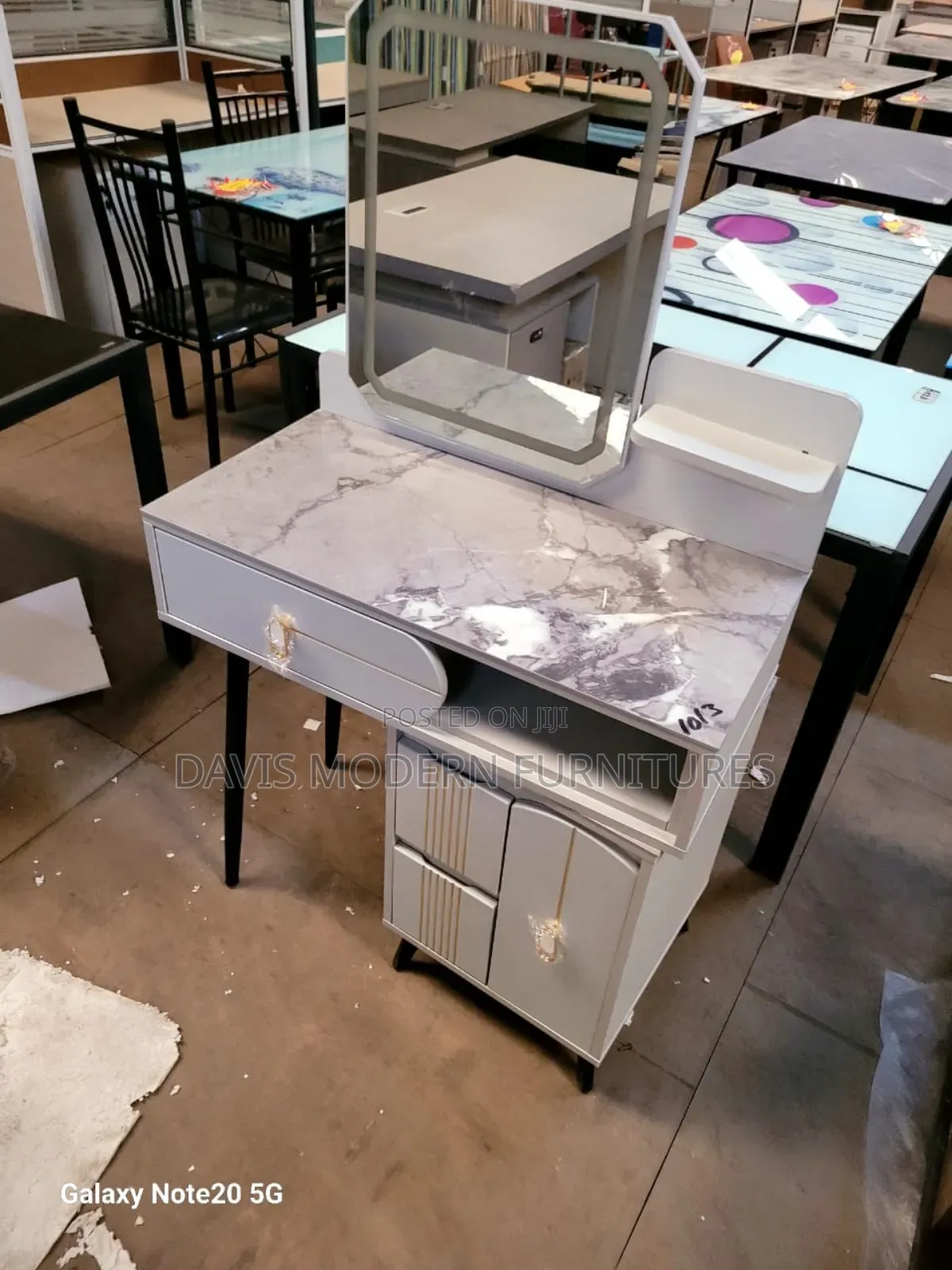 Dressing Table With Mirror