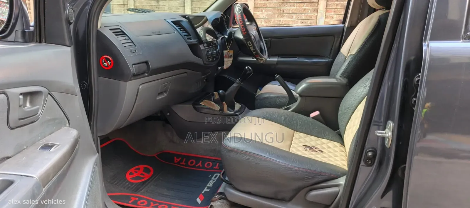 Toyota Hilux 2014 Black