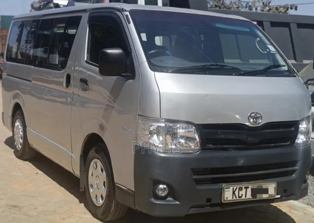Toyota HiAce 2012 Silver