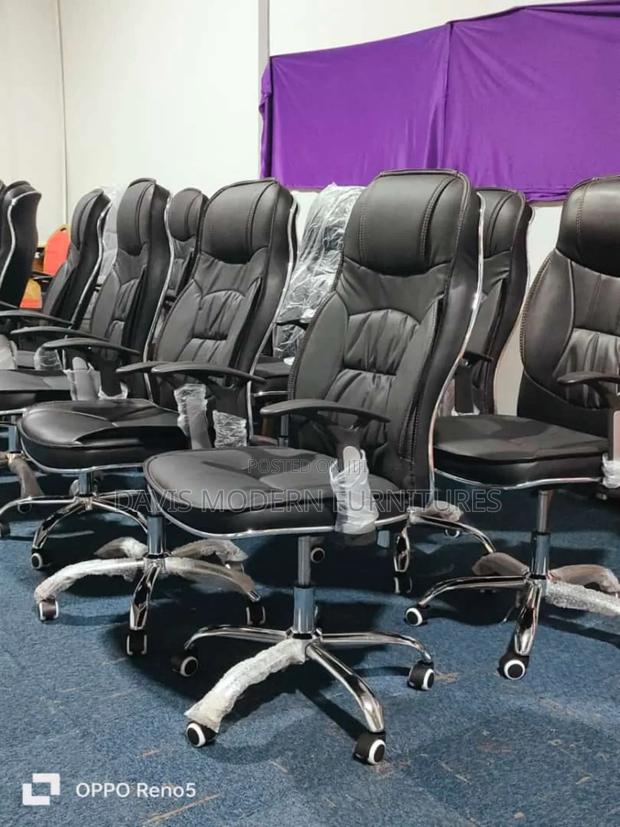 Black Leather Executive Office Chair - main view