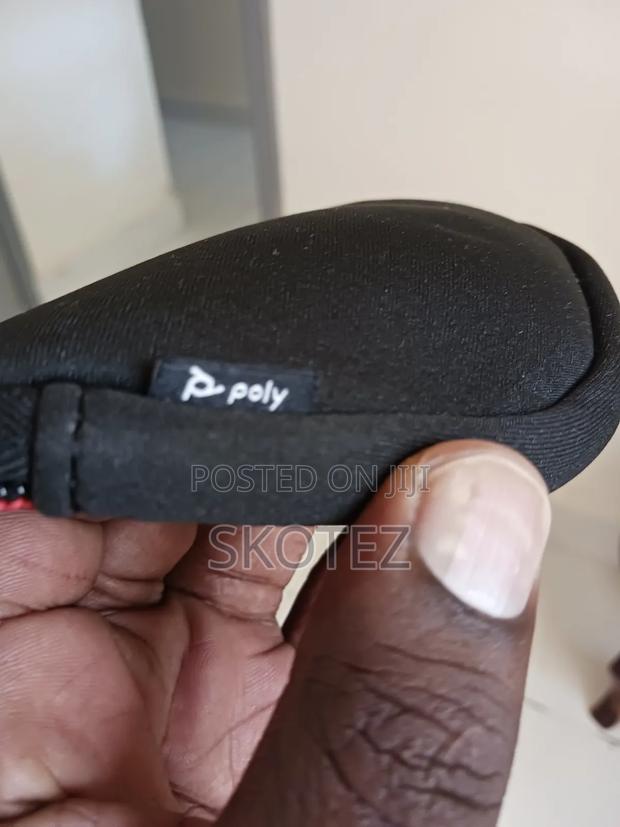 V Focus Headphones - thumbnail 3