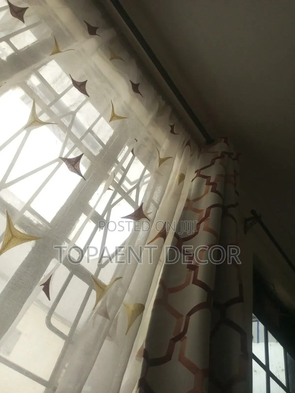 Elegant Window Curtains With a Sheer Blending Quality Curtains