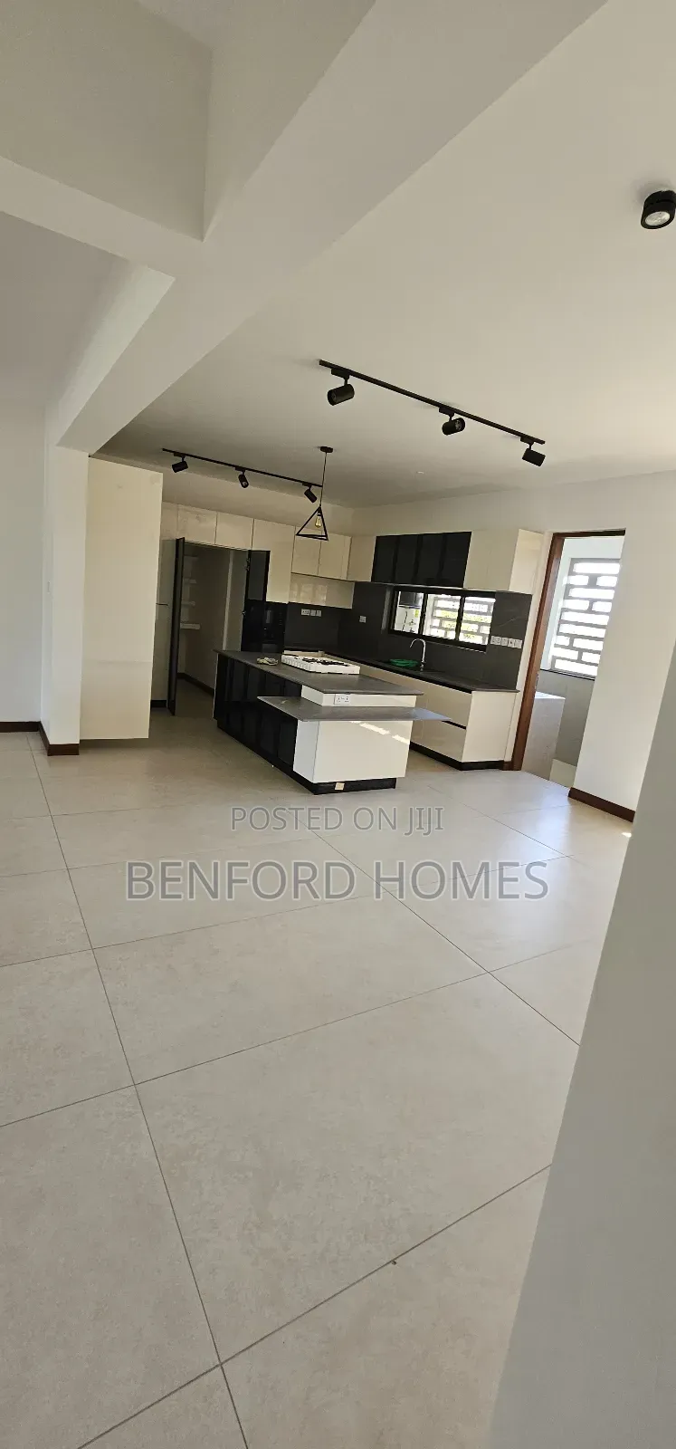 4bdrm Apartment in Nyali Luxurious for sale