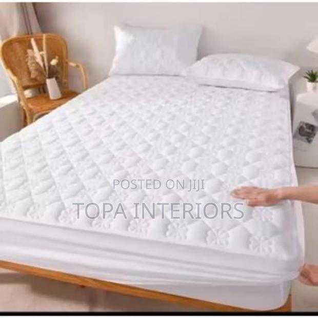 Durable White Quilted Waterproof Mattress Protector Covers