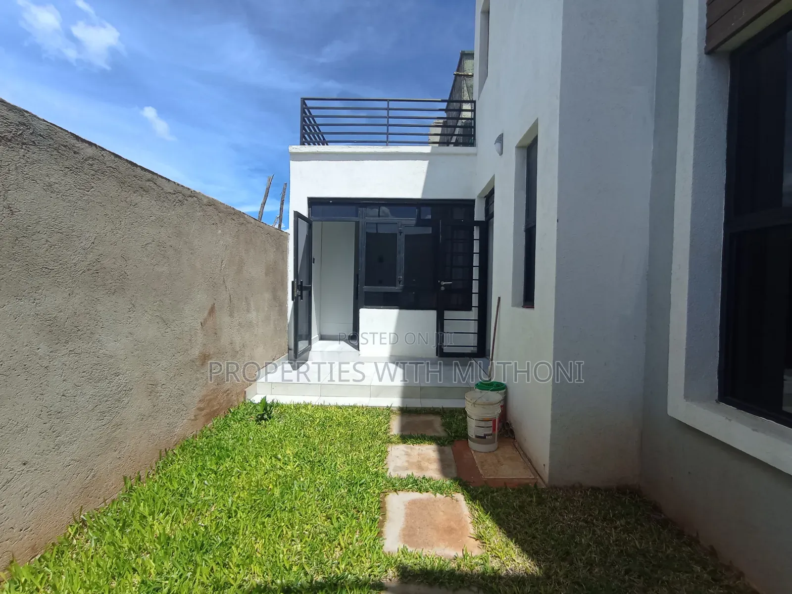 5bdrm Maisonette in Kamakis for sale