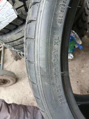 285/35 Zr21 Low Profile Tyres Accelera Made in Indonesia.