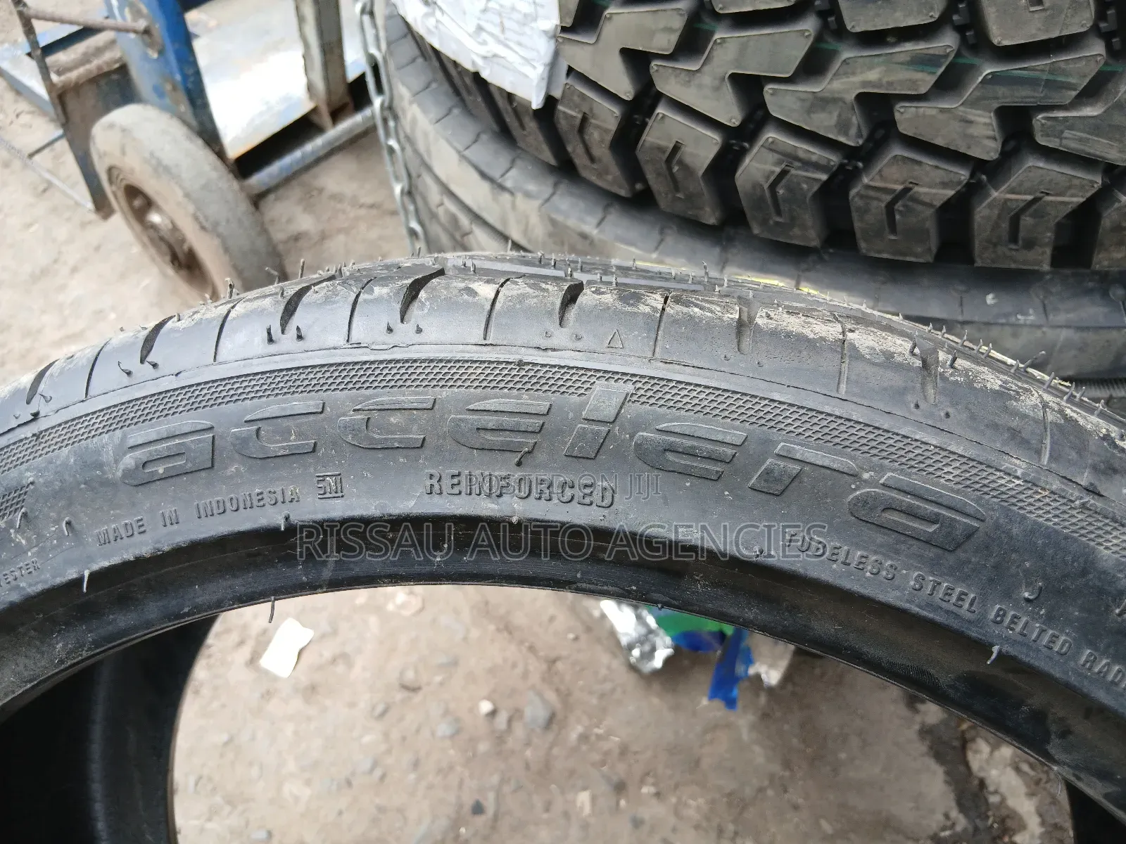 285/35 Zr21 Low Profile Tyres Accelera Made in Indonesia.