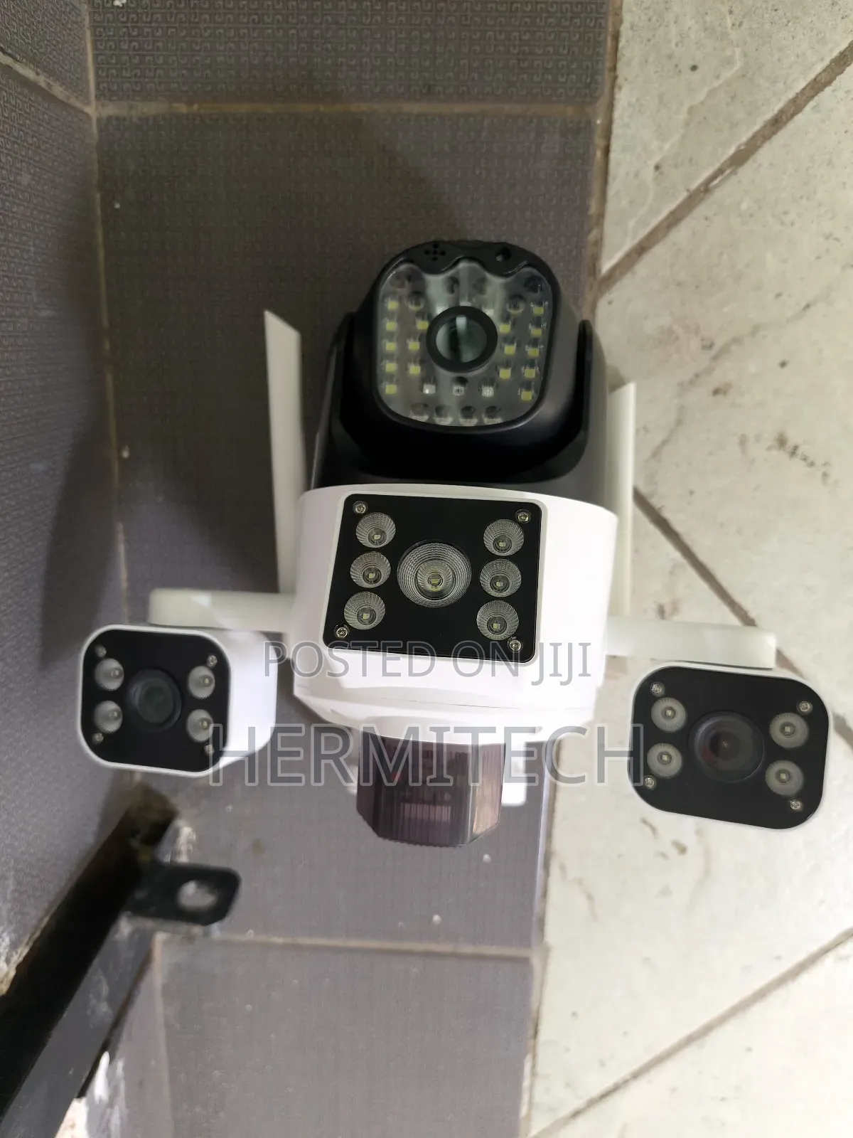 All in One CCTV Camera 4g Smart Ethernet Cable Triple Lens Alarm Siren