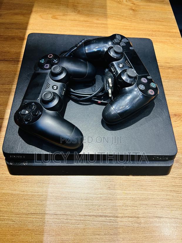 Play Station 4 - thumbnail 2