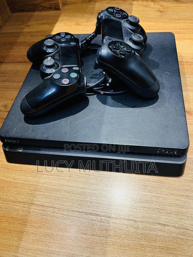 Play Station 4 - thumbnail 3
