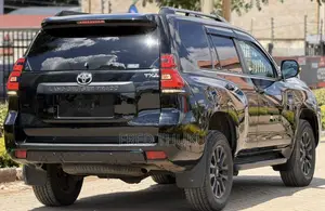Toyota Land Cruiser Prado 2.8 2022 Black