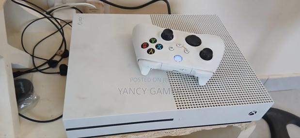 Xbox One S - thumbnail 2