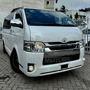 Toyota HiAce 2018 White