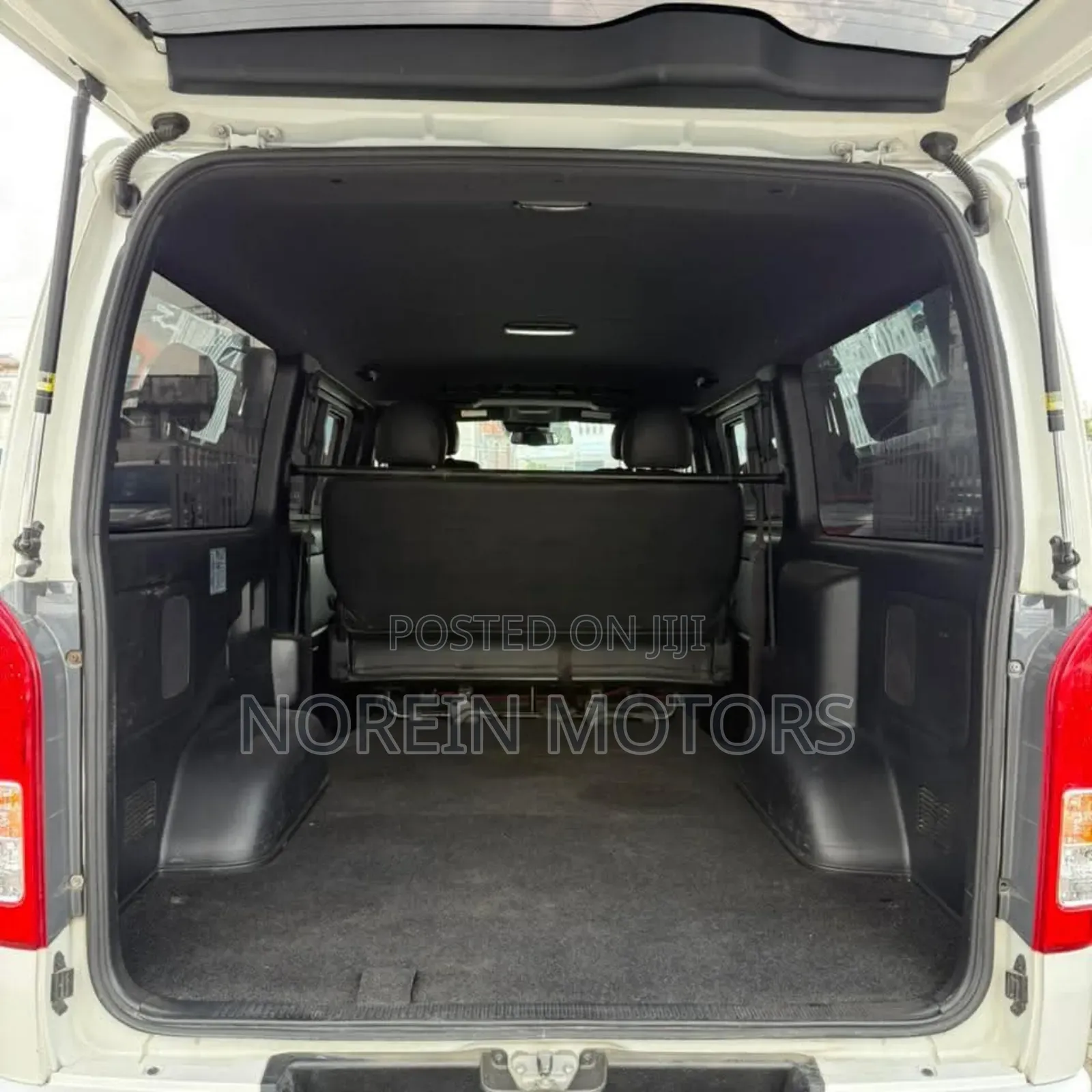 Toyota HiAce 2018 White