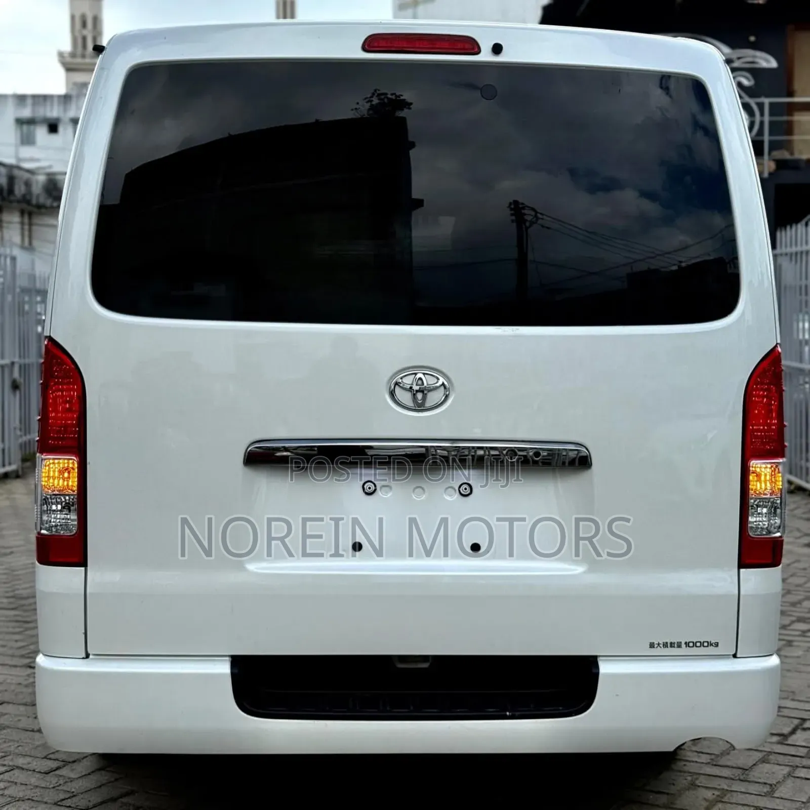 Toyota HiAce 2018 White