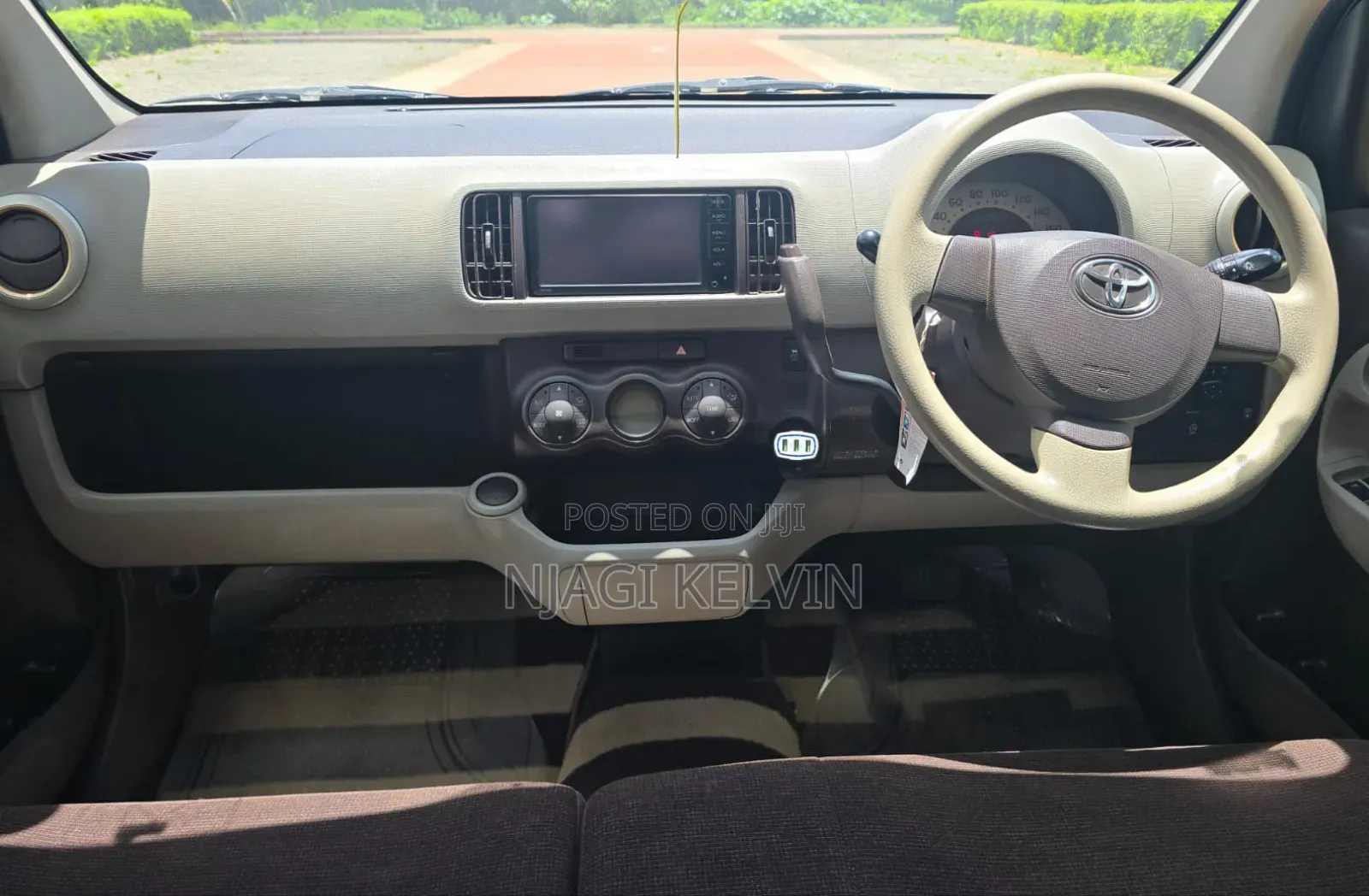 Toyota Passo 2015 Silver