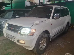 Mitsubishi Pajero Sport 2004 White