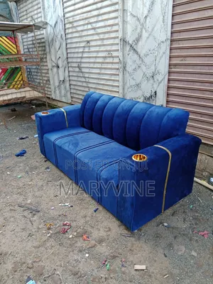 3seater With Goldenstrip and Cupholder