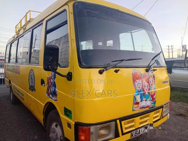 Mitsubishi Fuso Rosa 2000 Yellow - thumbnail 3