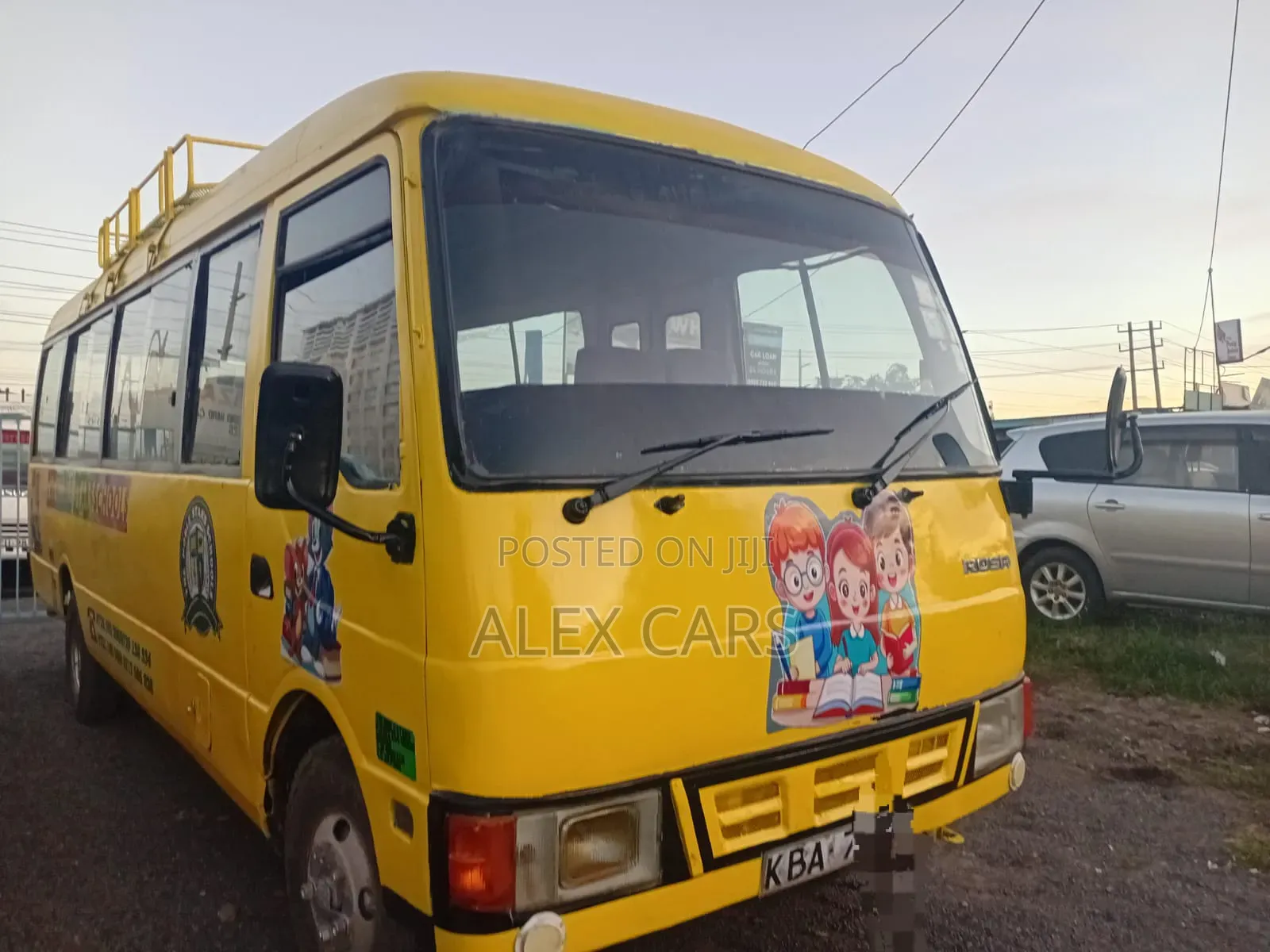 Mitsubishi Fuso Rosa 2000 Yellow