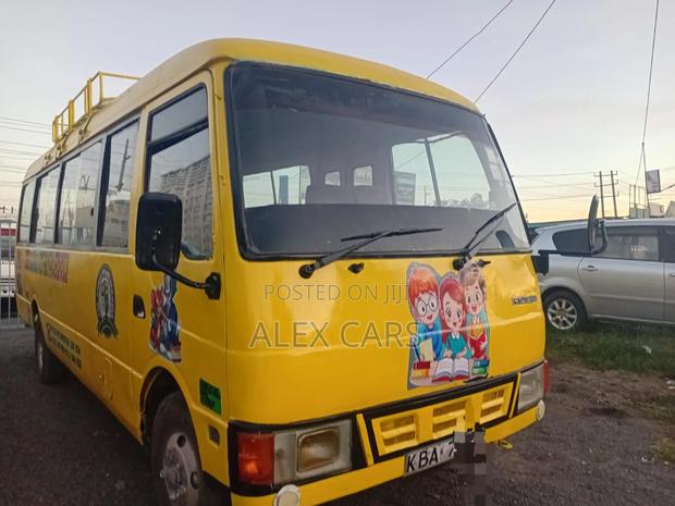 Mitsubishi Fuso Rosa 2000 Yellow - thumbnail 4