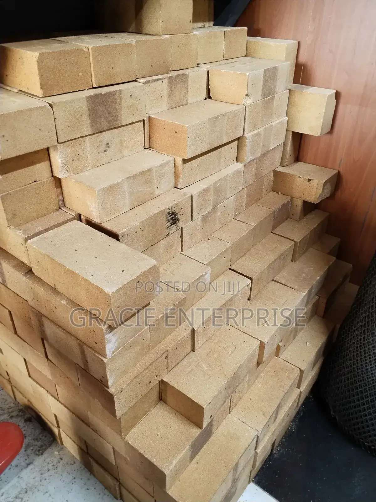 Hard Bricks/ Refractory Firebricks