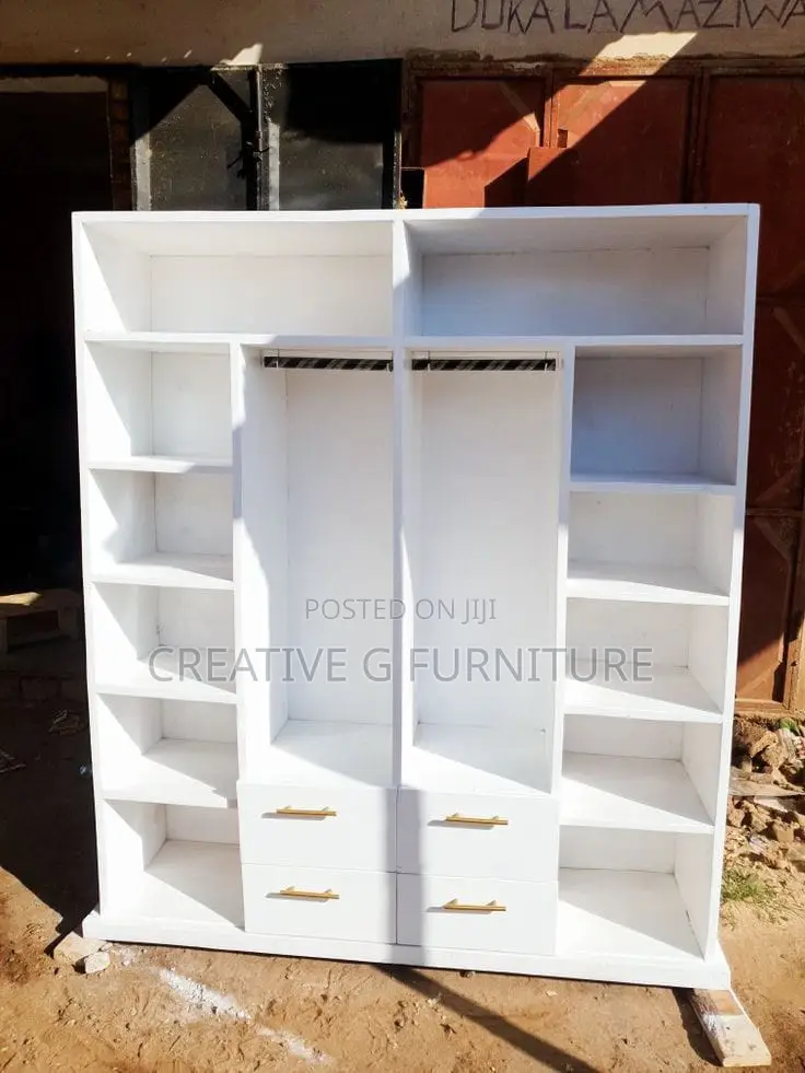 Spacious Wardrobe – Strong Modern