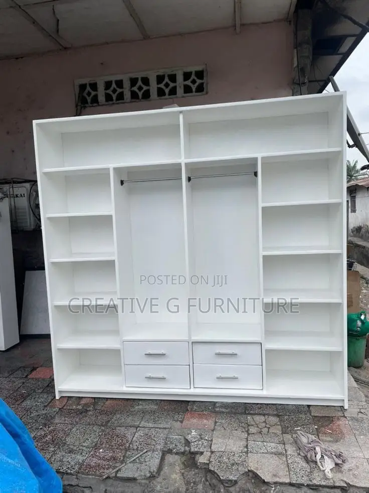 Spacious Wardrobe – Strong Modern