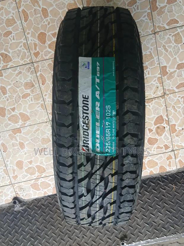 225/65r17 Brigestone 697 Dueler a/T - main view