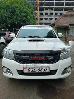 Toyota Hilux 2013 White