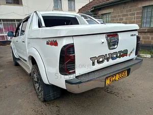 Toyota Hilux 2013 White