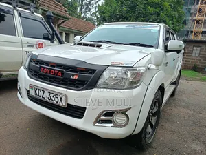 Toyota Hilux 2013 White