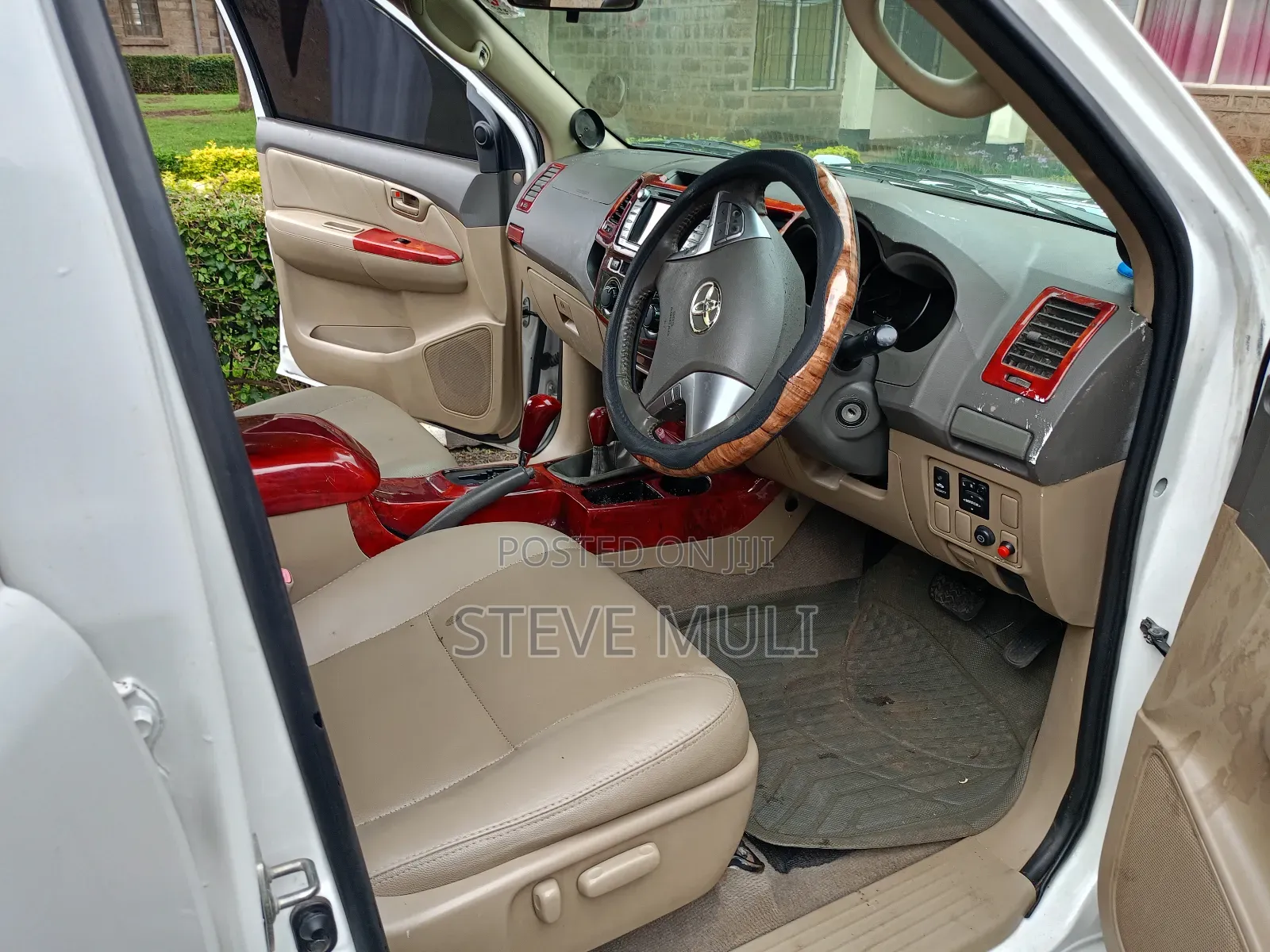 Toyota Hilux 2013 White