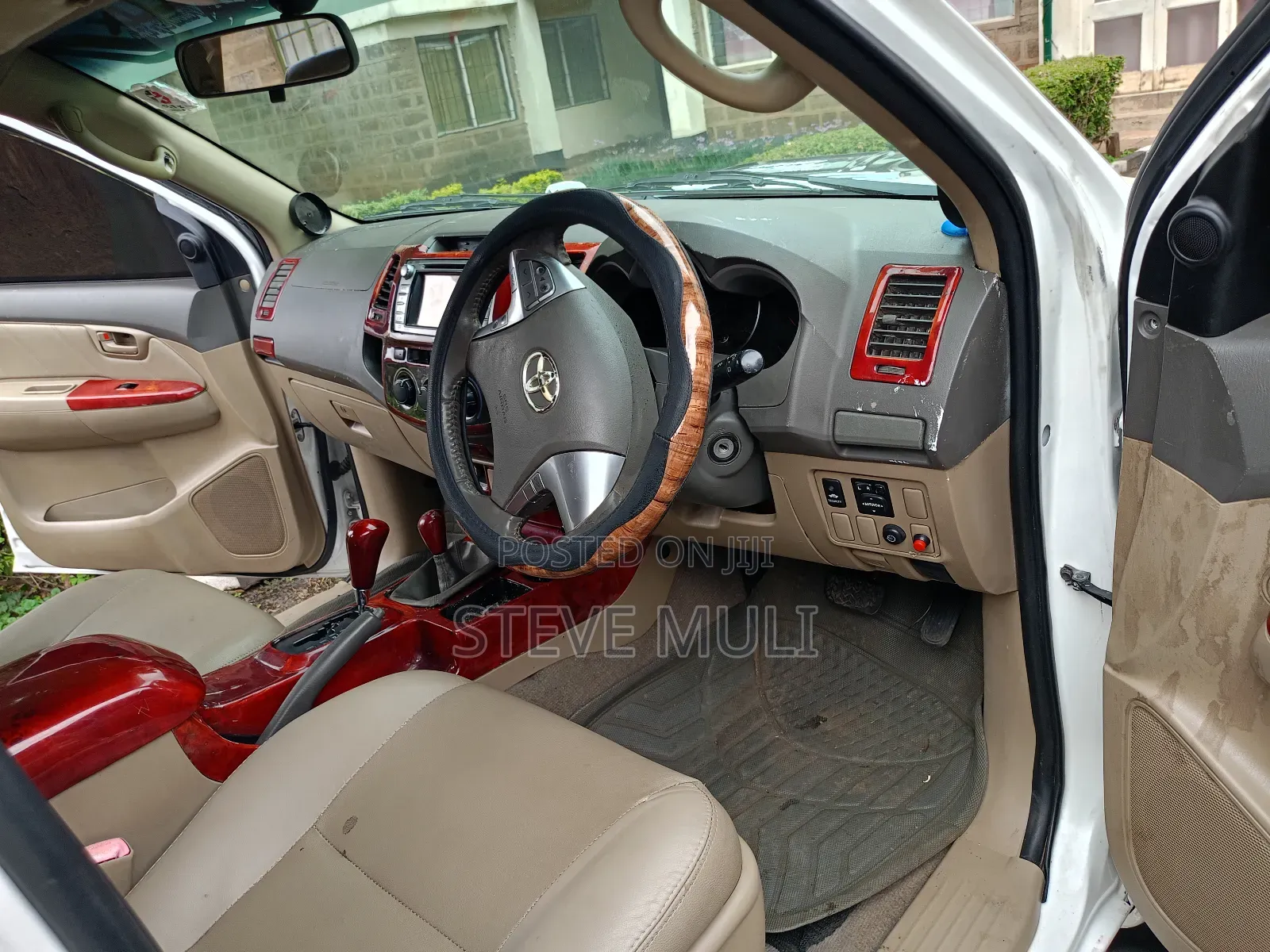 Toyota Hilux 2013 White
