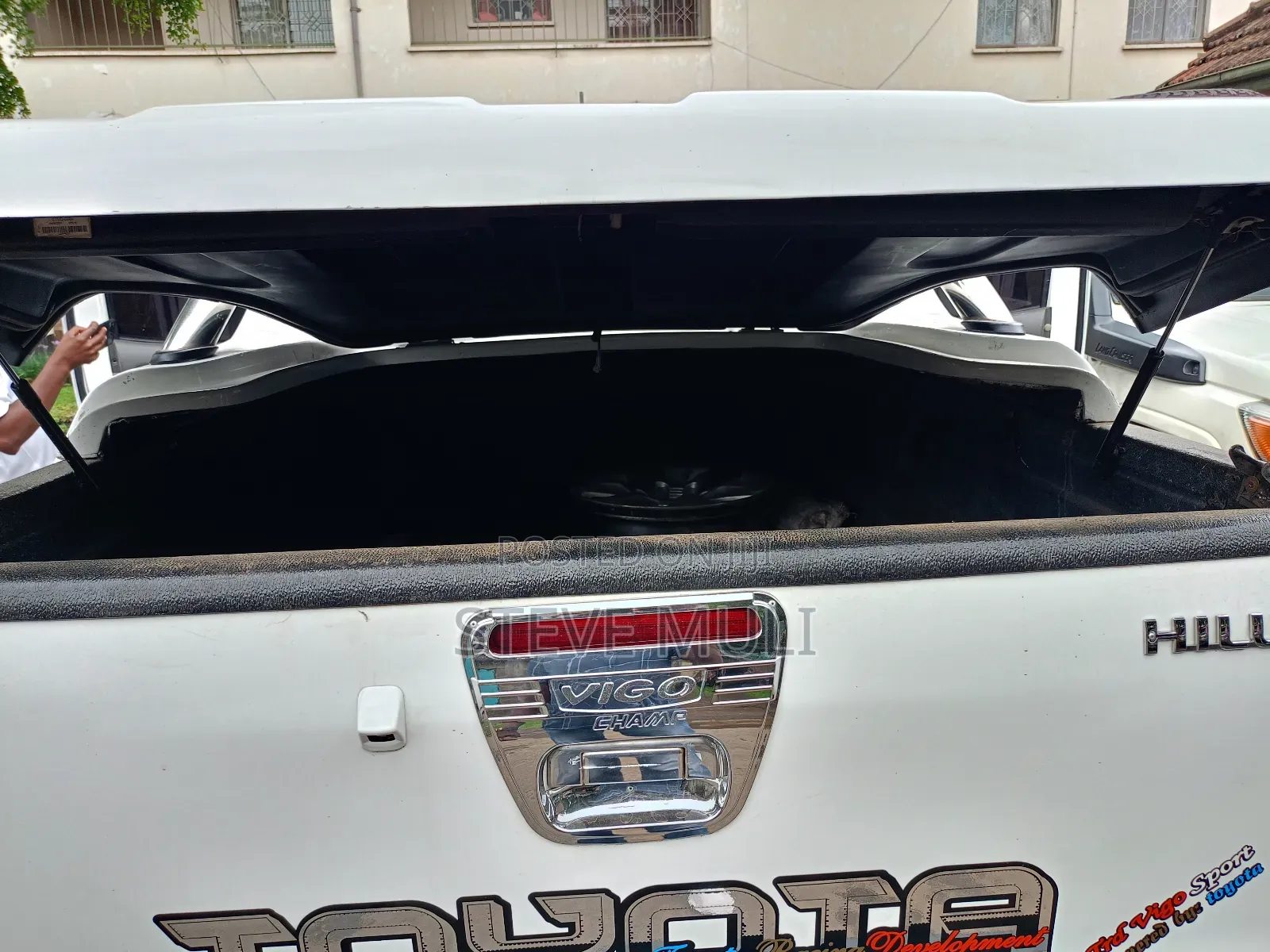 Toyota Hilux 2013 White