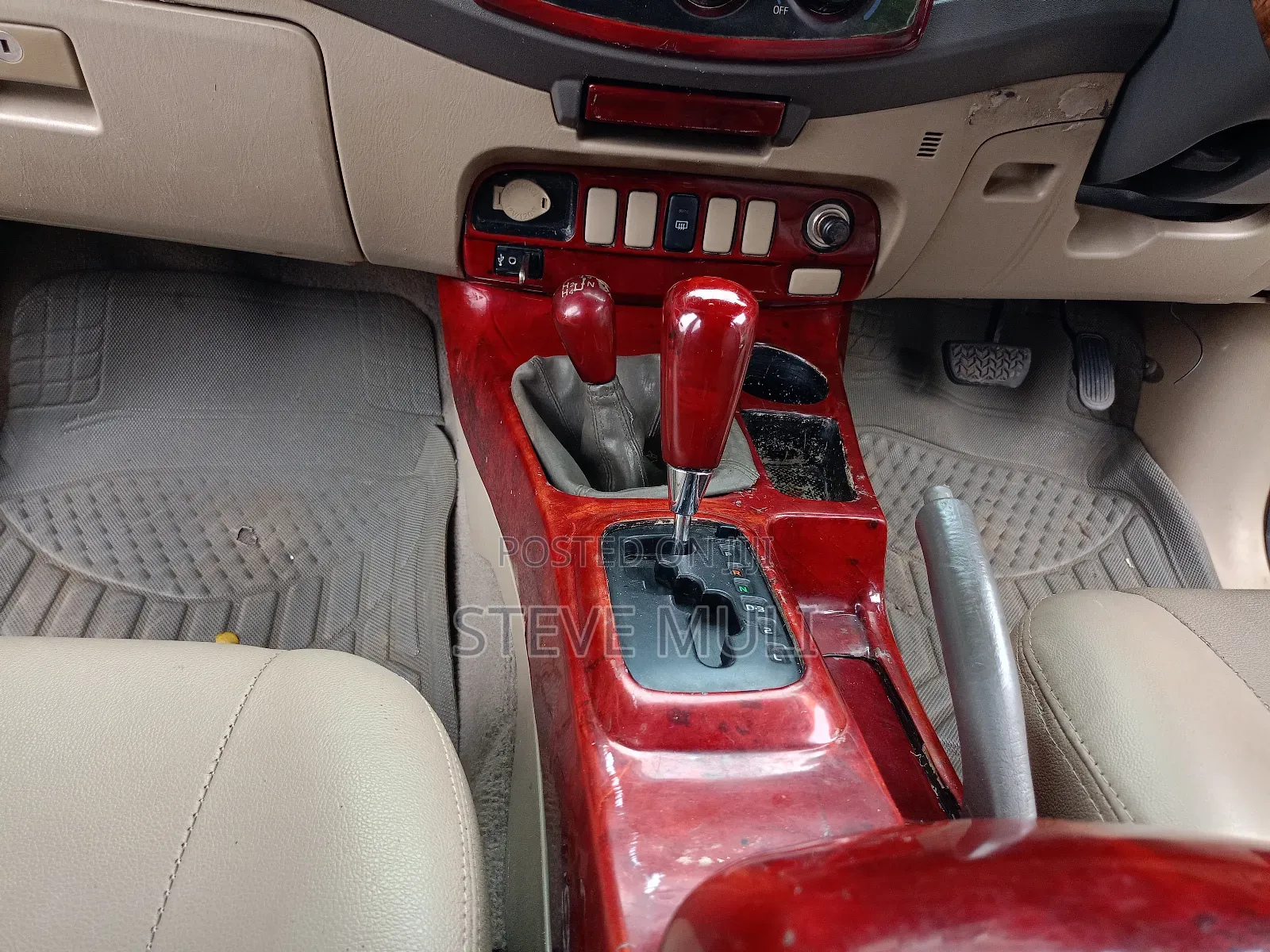 Toyota Hilux 2013 White